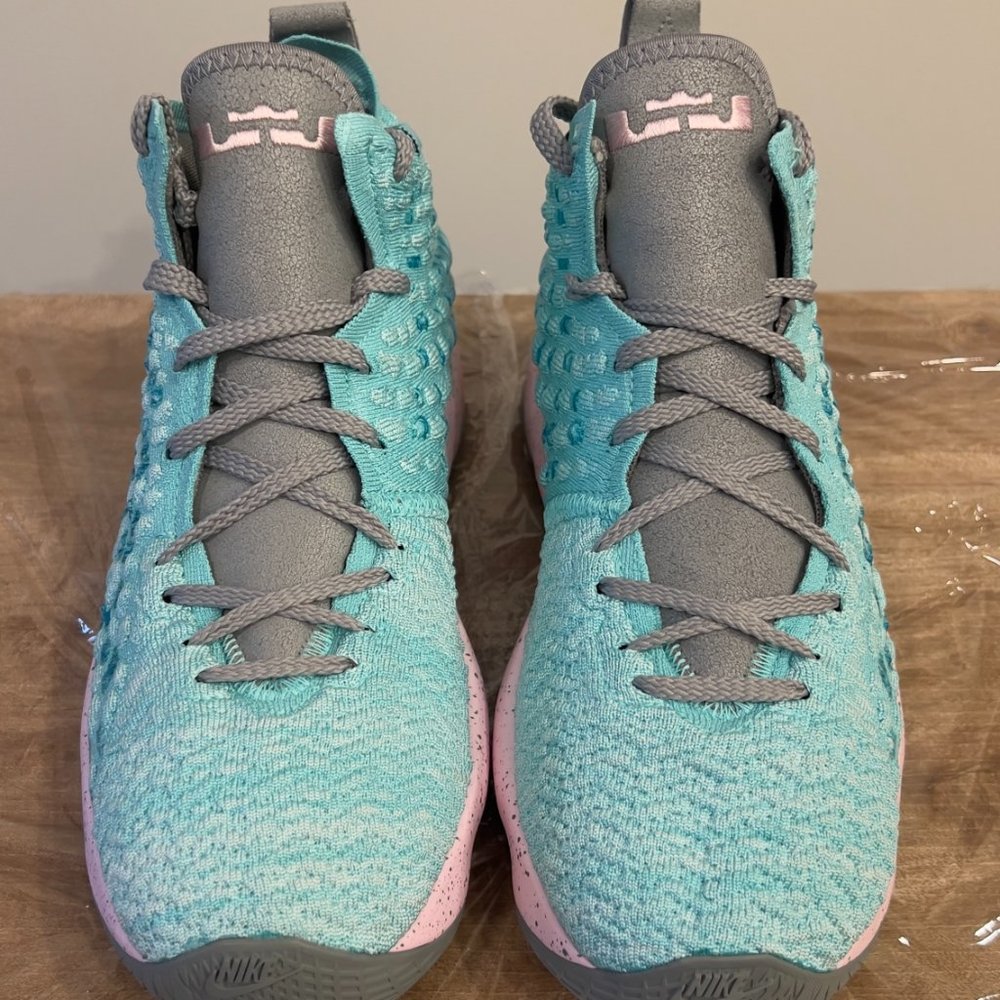 Nike LeBron 17 South Beach, Basketball Shoes - Picture 4 of 6